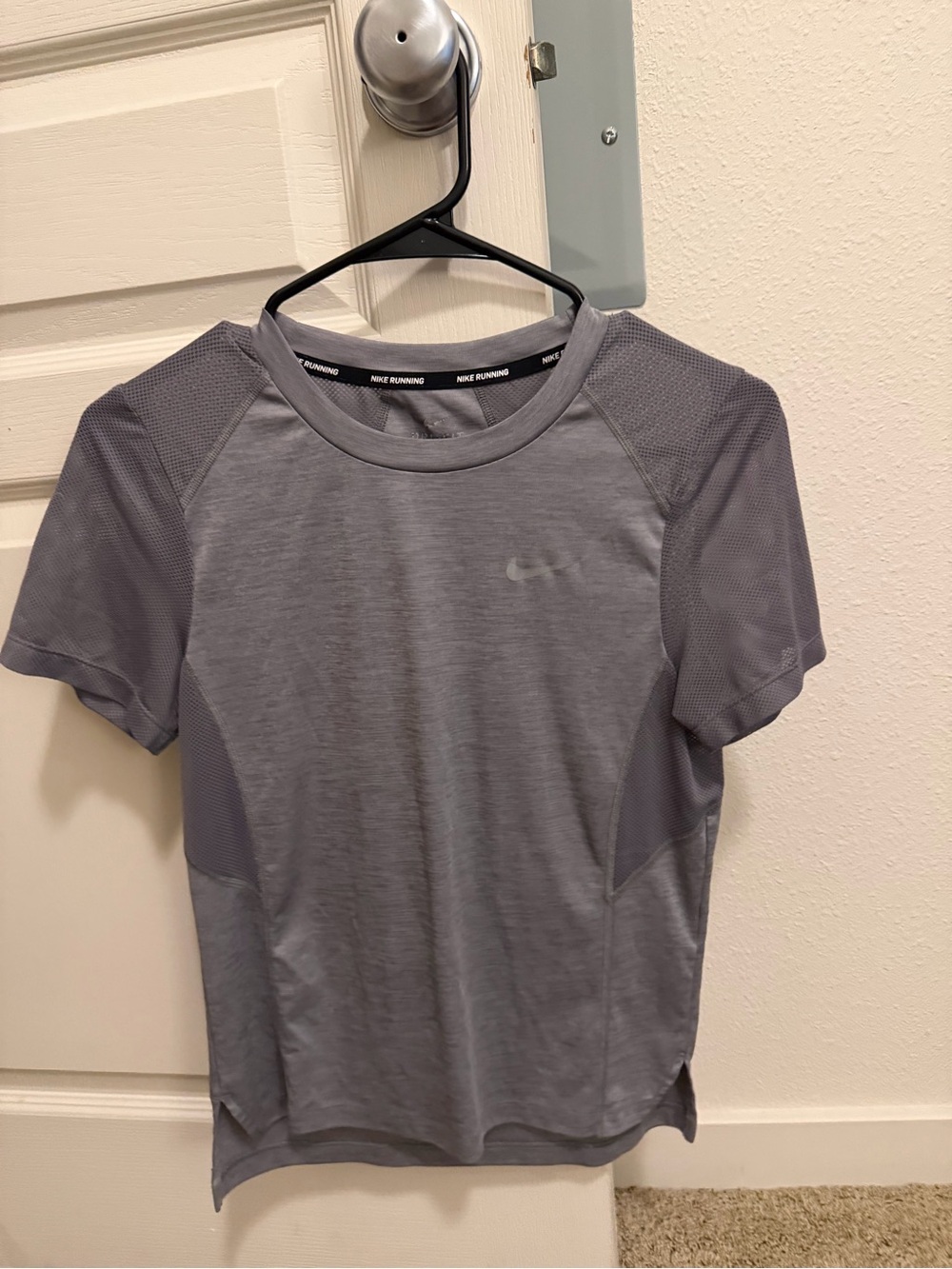 Nike Women's Gray Short-Sleeve Running Tee